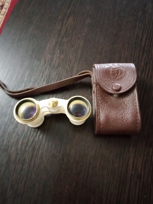 Бинокль театральный