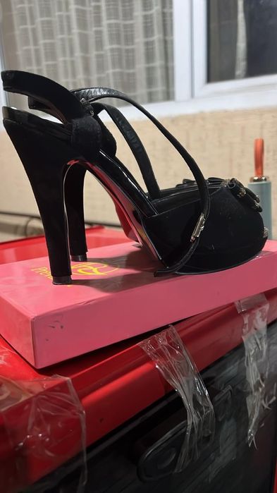 Босоножки продам