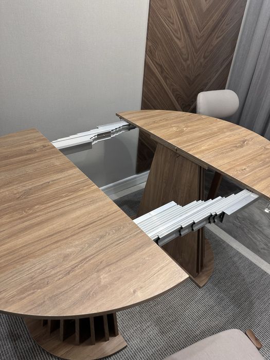 Стол обеденный. Раздвижной