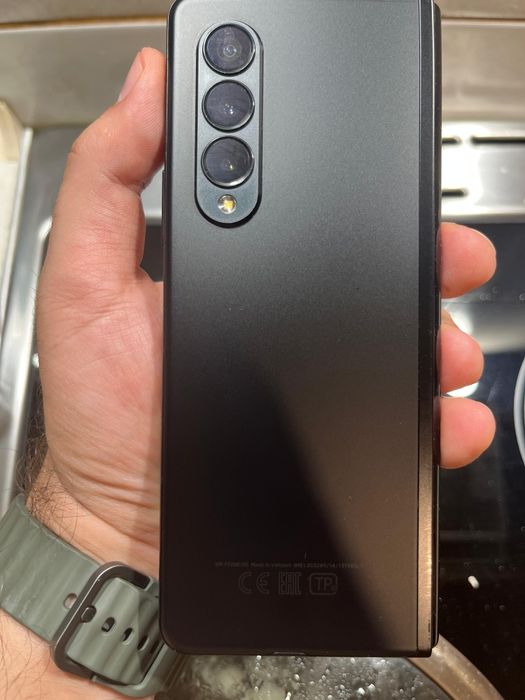 Продам Samsung Galaxy Z Fold3