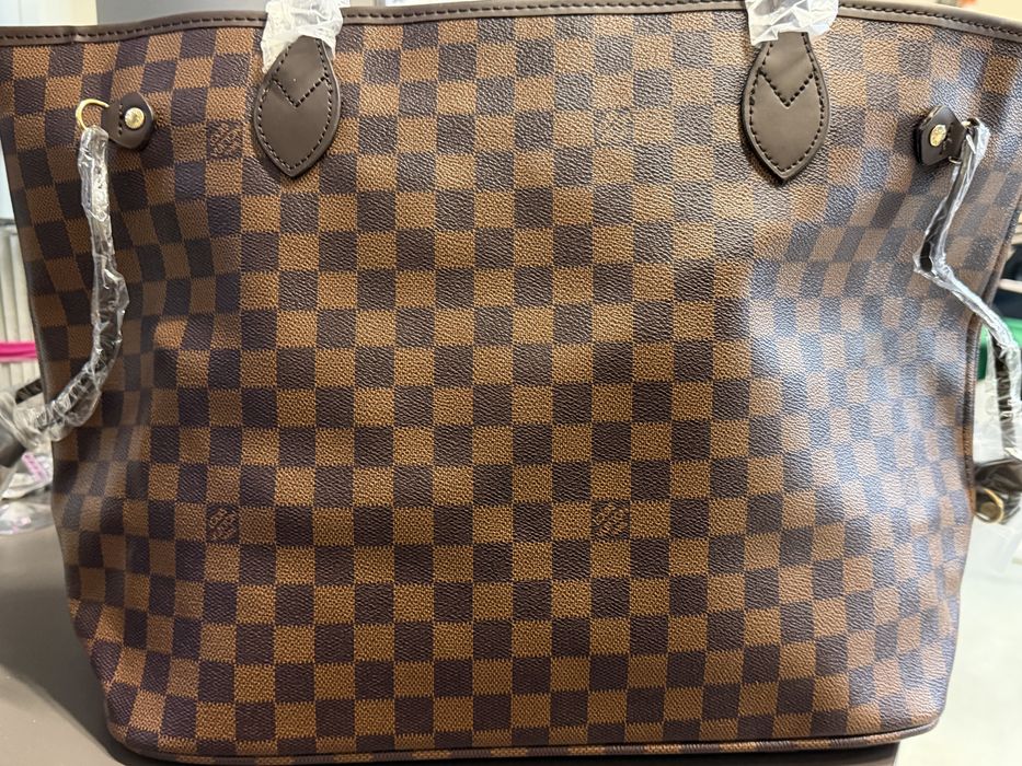 Дамска чанта Louis Vuitton с подарък колан.