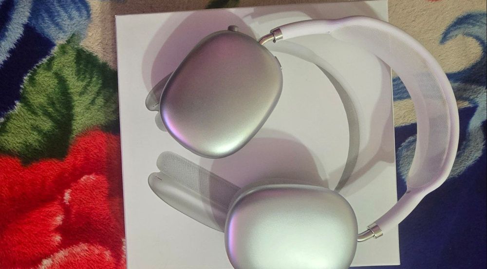 Продам AirPods Max