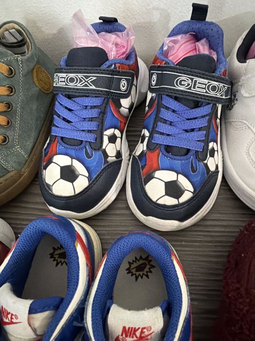 Sneakersi si alte tipuri