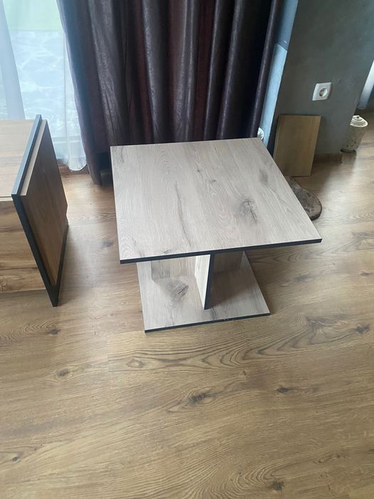 Два броя малки масички в светъл цвят