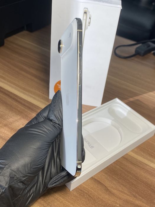 iPhone Air• 256 GB • Light Gold