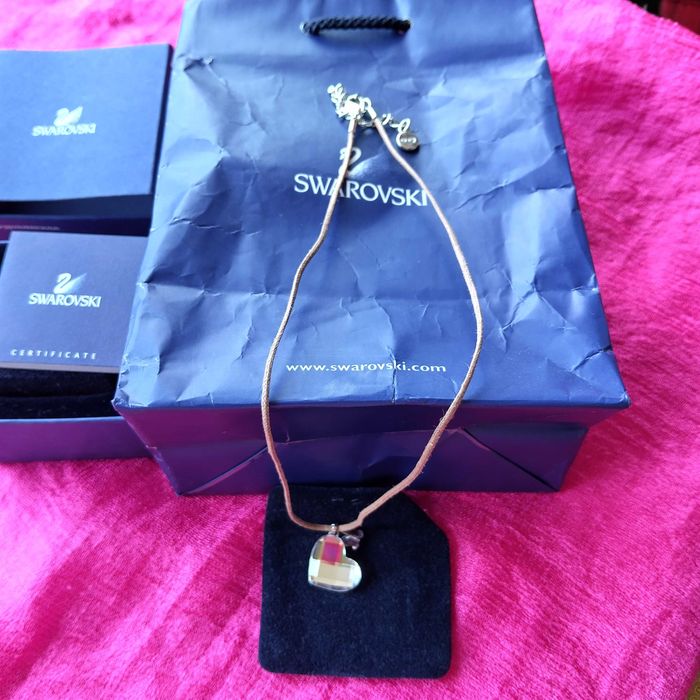 Колие "Сваровски" със сърце и  миниатюрна пеперудка оригинално