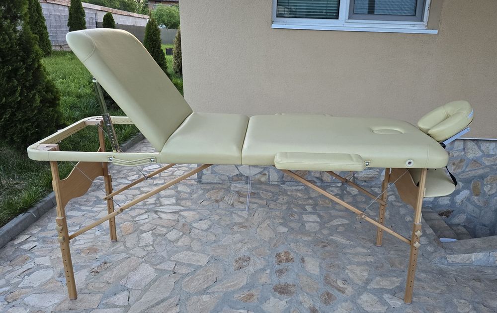 Масажни кушетки/маси алуминиева и дървена.