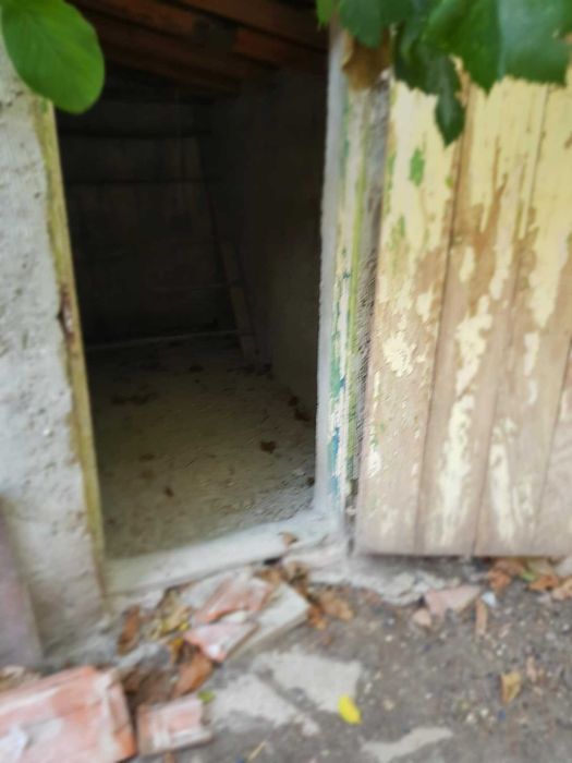 Продавам селска къща с чудесно място за грижи за животни и реколта.