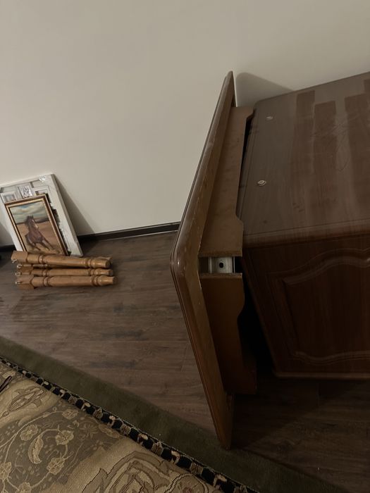 Продается стол деревянный