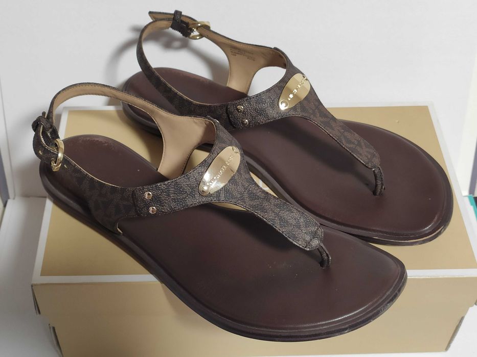 Женские сандалии MK Plate Flat Thong от Michael Kors
