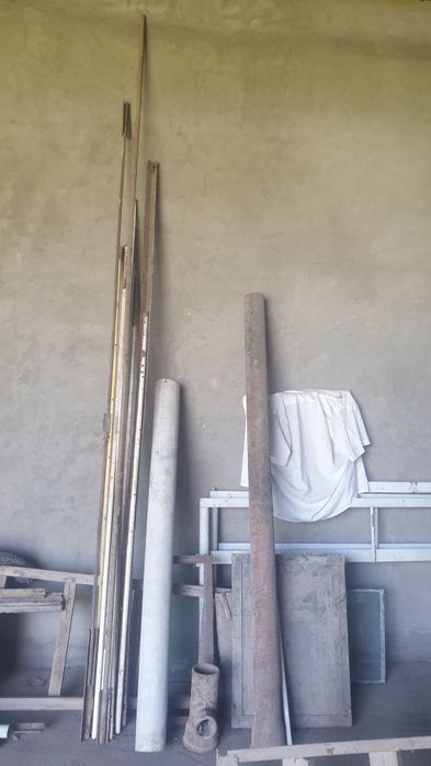 Трубалар, швеллер, арматуралар сотилади.