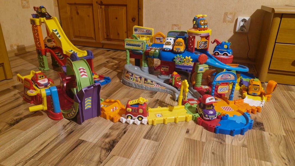 Vitech френски комплект говорещи колички за деца говорещи френски език