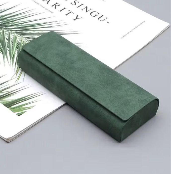 Елегантен твърд калъф за очила – стилен и защитен