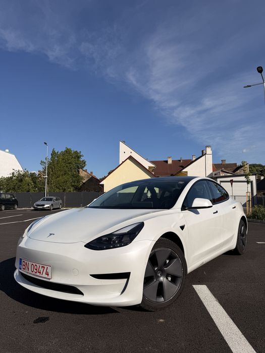 TESLA Model 3 2021 — imagine 3