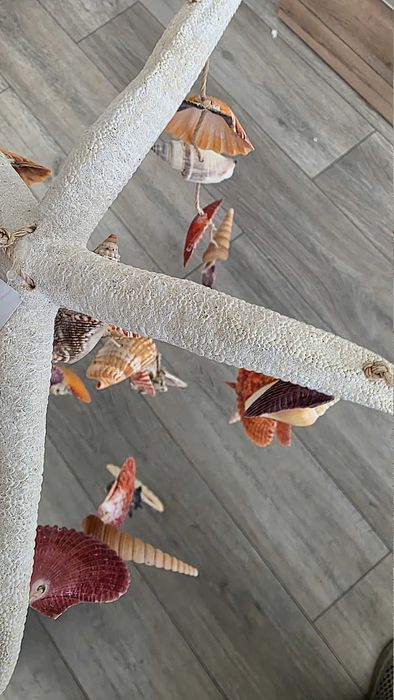 Decorațiune marină handmade din scoici și stele de mare