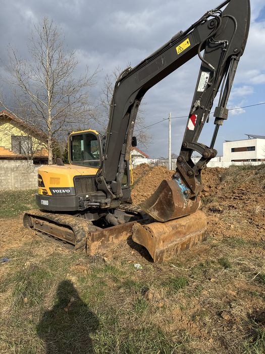 Inchiriez excavator
