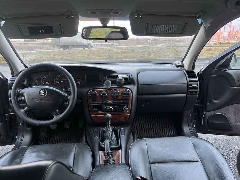 Опель омега б 1995 г. 2 литра механика.