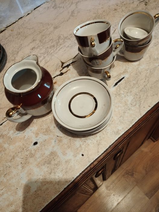 Кофейный набор, блюдечки, чашки, кофейник