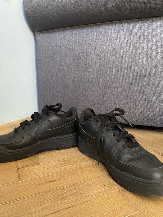 Нови черни обувки Nike