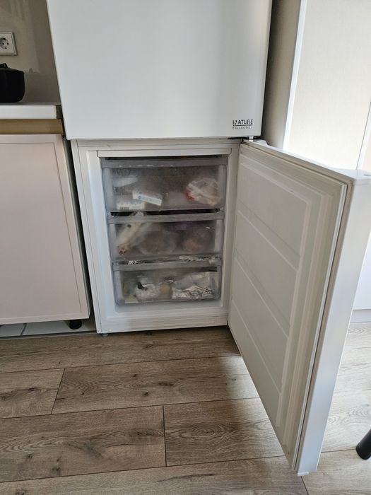 Продам холодильник Midea HD-400RWEN White