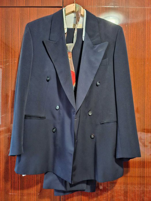 Подарявам мъжки костюм за абитуриентски бал (и не само)