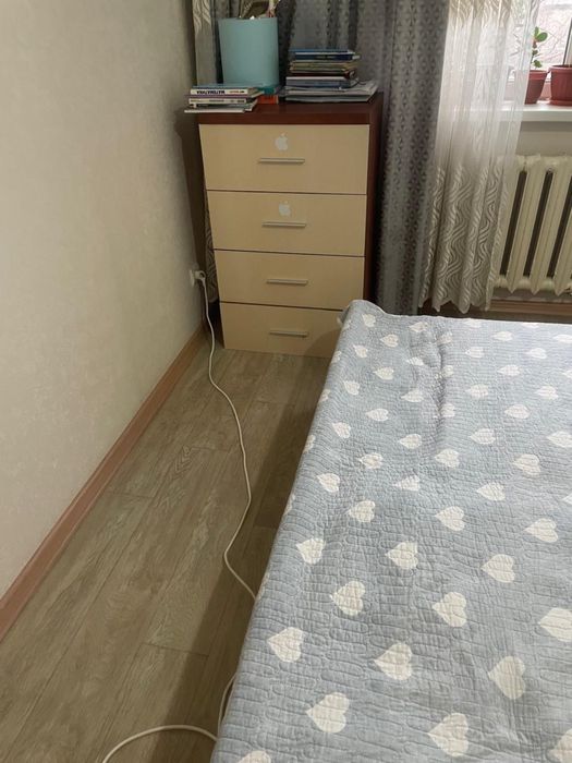 Продам тумбочки,кровать