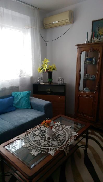Colțar extensibil,comodă și masă de sufragerie