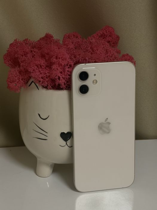 *Apple Iphone 12*