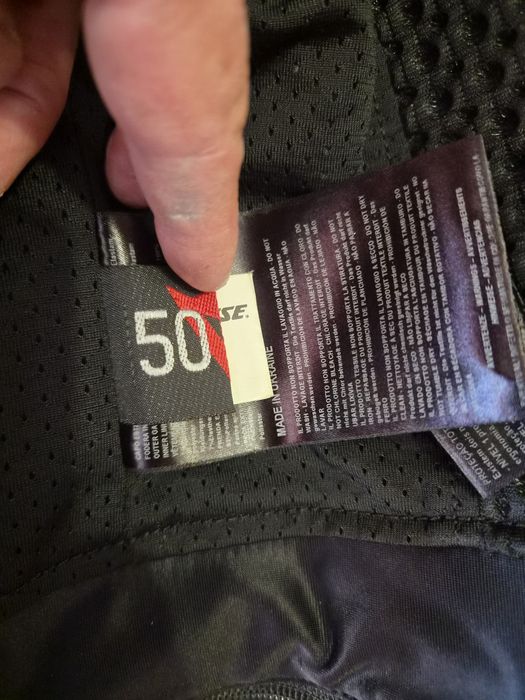 Комплект кожен мотоциклетен панталон и яке на марката  Dainese серия Super Fast Estivo , изработени от  висококачествена телешка кожа,50 номер