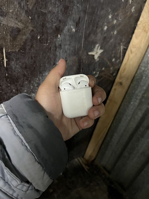 Продам, оригинал наушникт Airpods