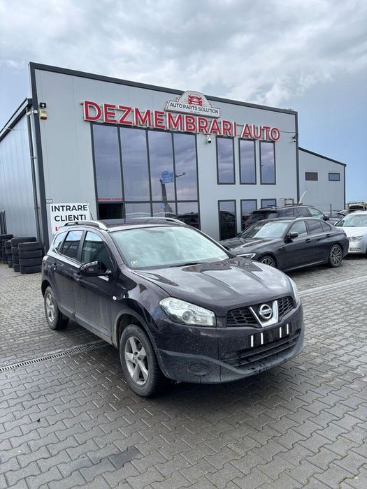 Dezmembram Nissan Qashqai +2 1.6 benzina din 2010