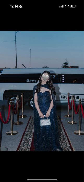 Выпускной  Платья блестящие новый почти!!