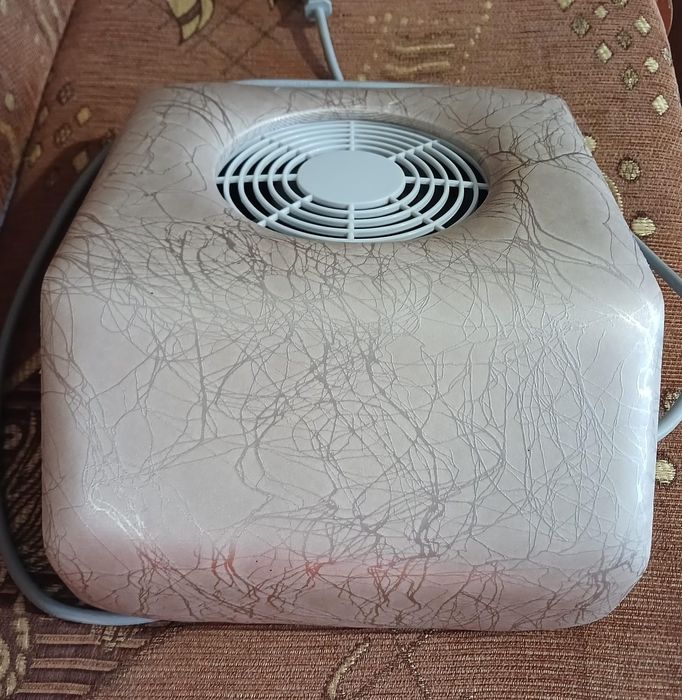 Вытяжка для маникюра.