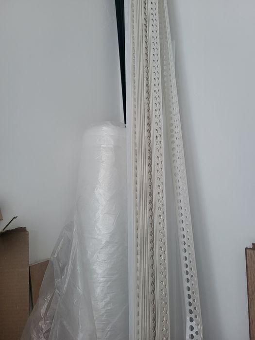 Продам перфорированные пластиковые уголки для штукатурки.