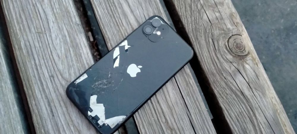 iPhone 11 (Face ID и True Tone работают)