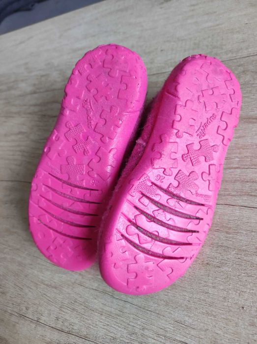 Боси пантофи и кецове- Номера: 26, 28, 29