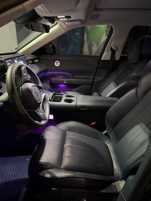 Voyah plug in hybrid 2026-yil  madel. Srochna sotiladi.