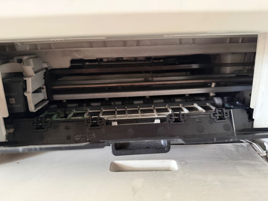 Vând imprimantă pt piese