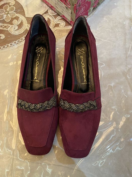 Туфли, басаножка сотилади.