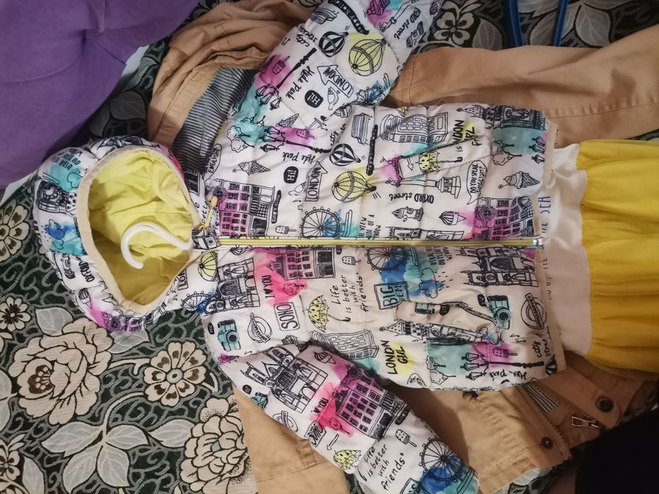 Продам детские куртки
