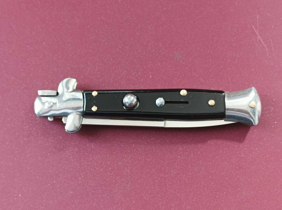 Cutit, stilet cu buton Italia