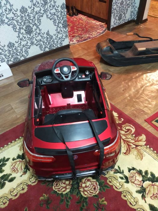 Детская машинка на аккумуляторе б,у