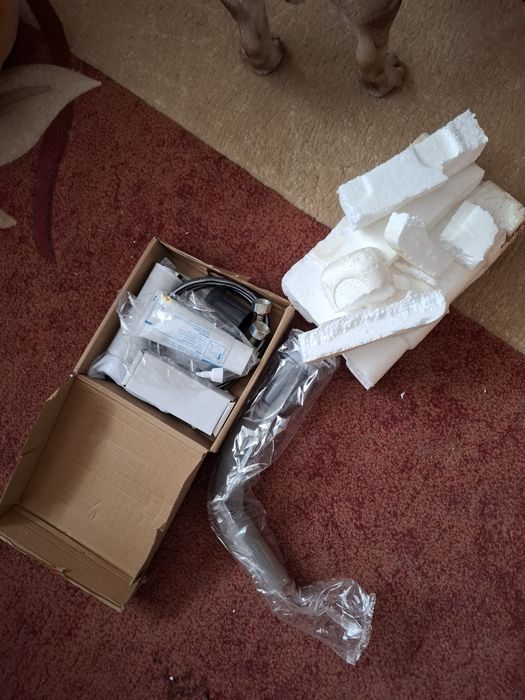 Продам раковину в туалет