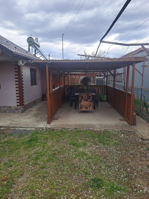 Vând casă plus teren