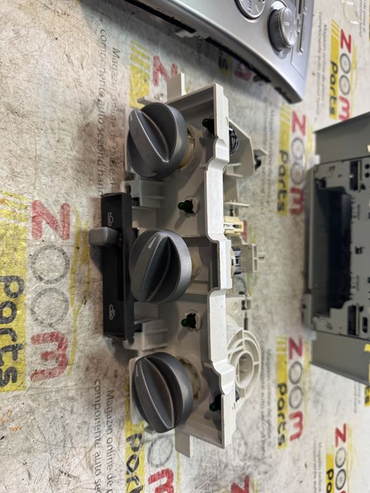 Panou comenzi clima ac unitate panou radio audio Mazda 2 DY 2003-2007