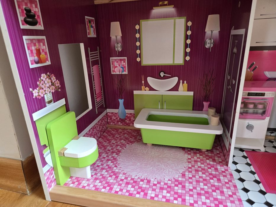 Голяма дървена къща за кукли и барбита