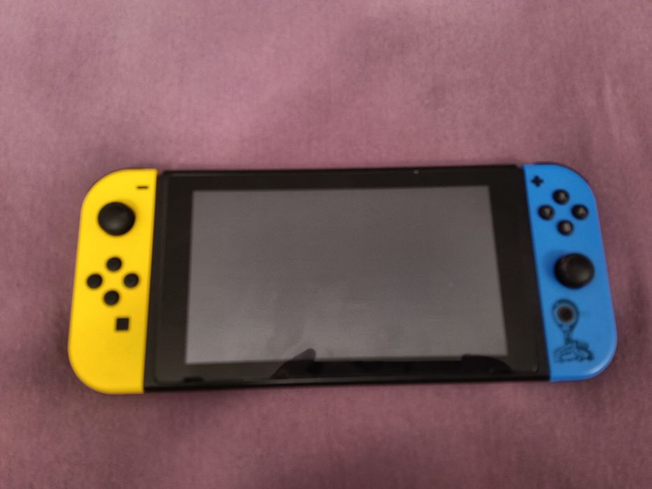Nintendo Switch Fortnite Wildcat Edition + 3 jocuri Mario