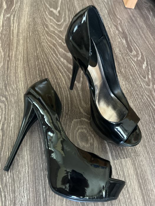 Продам туфли. Черные. Лаковые.