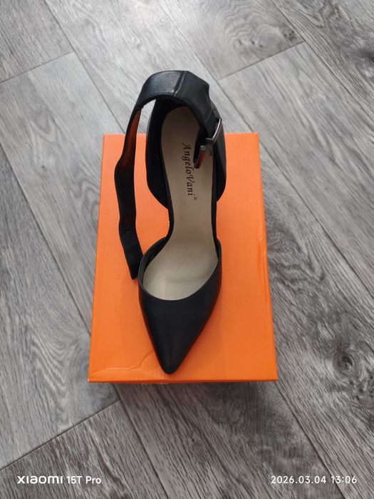 Продам босоножки  новые