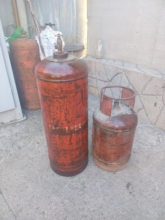 Газовые баллоны.